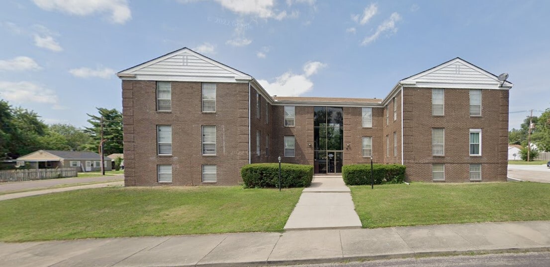 919 W Crestwood Dr, Peoria, IL 61614