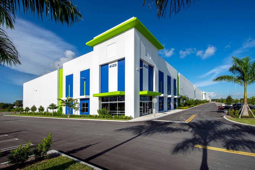 4120 W 91st Pl, Hialeah, FL for lease - Building Photo - Image 2 of 15