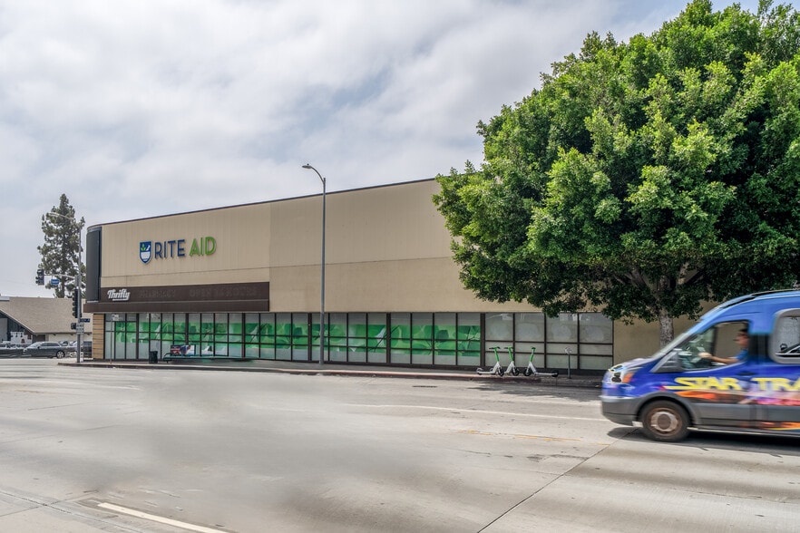 7900 W Sunset Blvd, Los Angeles, CA for lease - Building Photo - Image 3 of 5