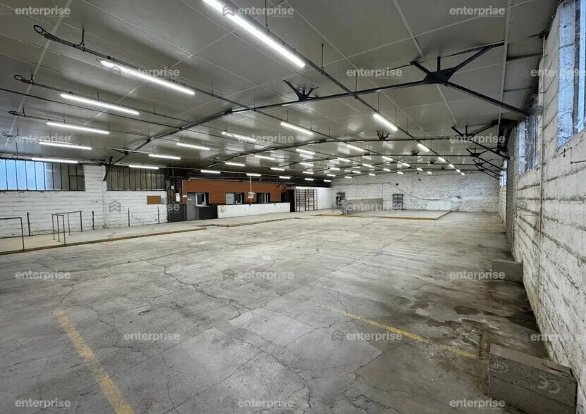 Flex in Saint-Quentin for lease - Interior Photo - Image 2 of 5