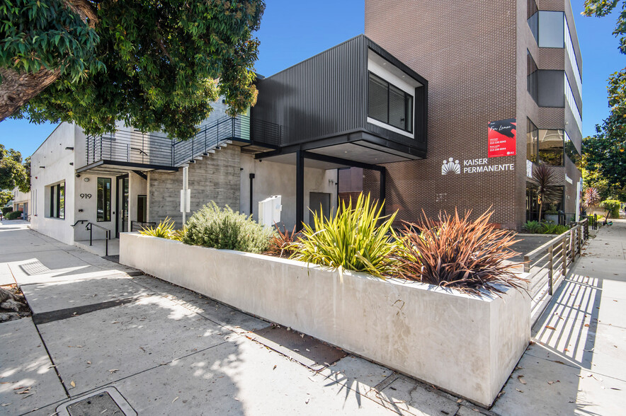 919-929 Broadway, Santa Monica, CA for lease - Building Photo - Image 3 of 12