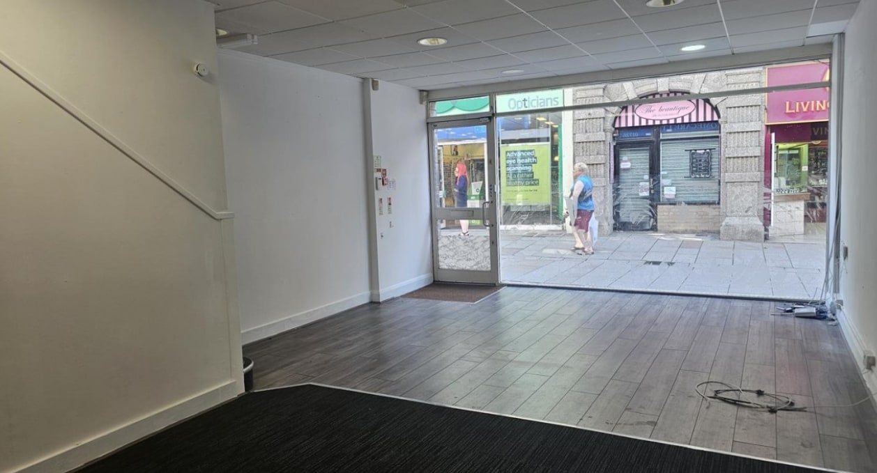44 Fore St, St Austell for lease Interior Photo- Image 1 of 7