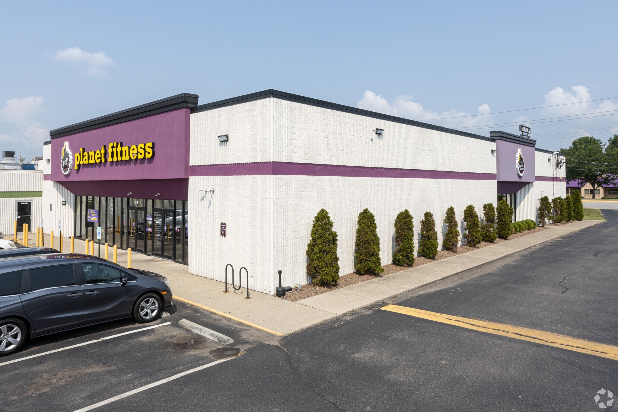 516 E Lewis and Clark Pky, Jeffersonville, IN for sale Primary Photo- Image 1 of 1