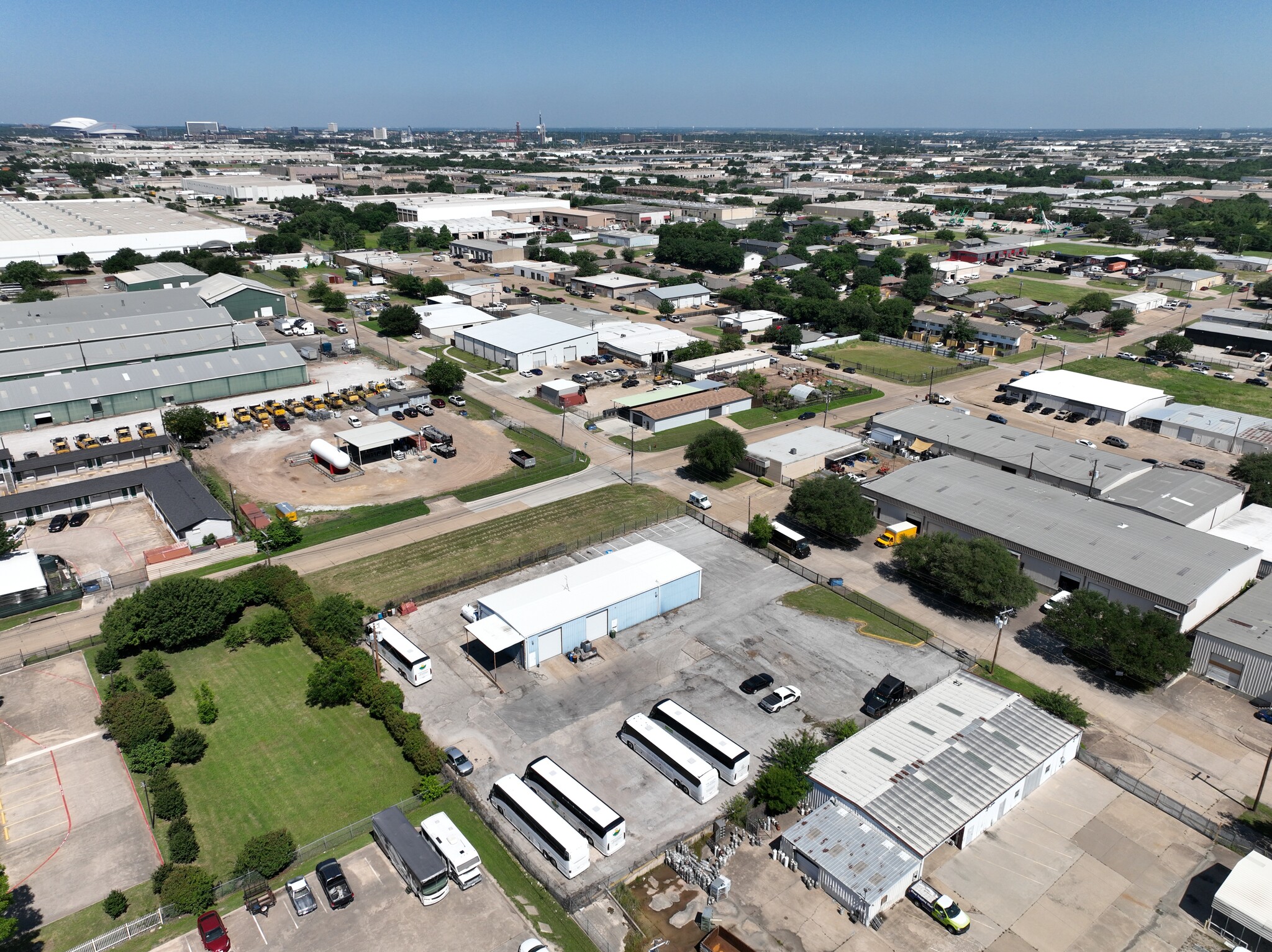 2365 Houston St, Grand Prairie, TX for lease Building Photo- Image 1 of 17