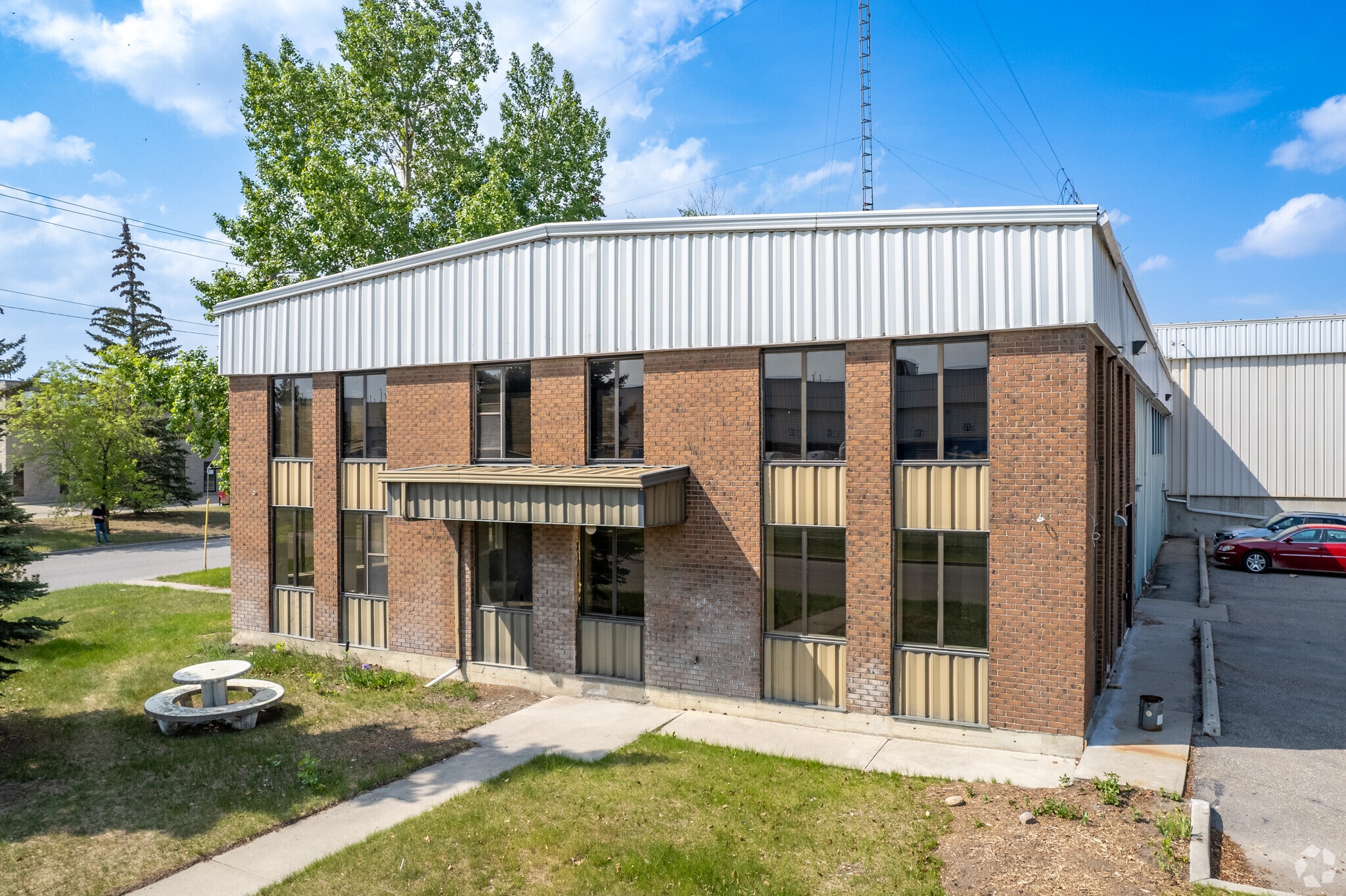 4710 78th Ave SE, Calgary, AB for sale Primary Photo- Image 1 of 6