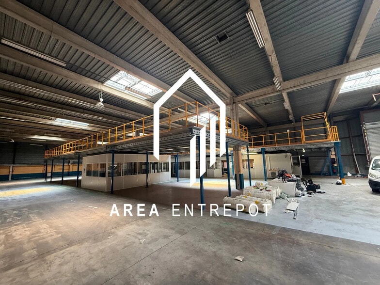 Industrial in Vitrolles for lease - Interior Photo - Image 1 of 4