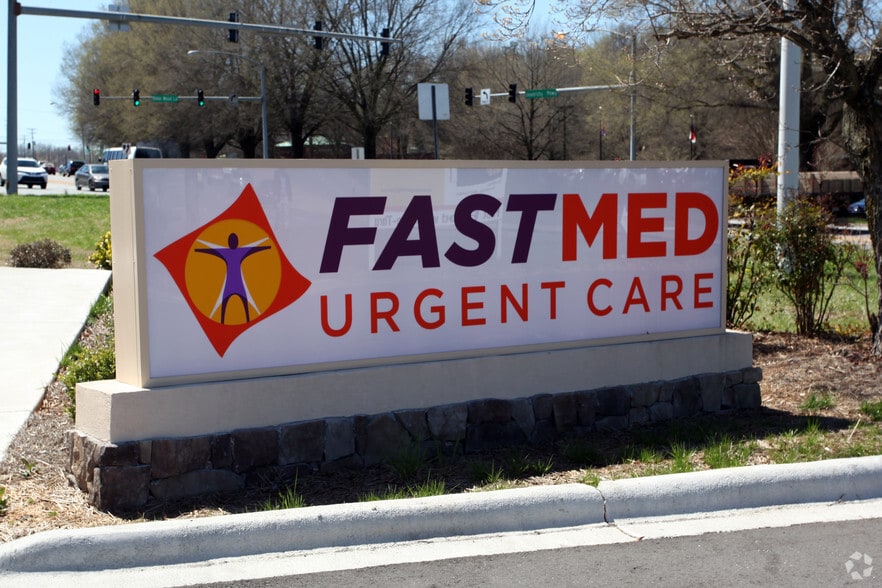 5701 University Pky, Winston-Salem, NC for lease - Building Photo - Image 3 of 3