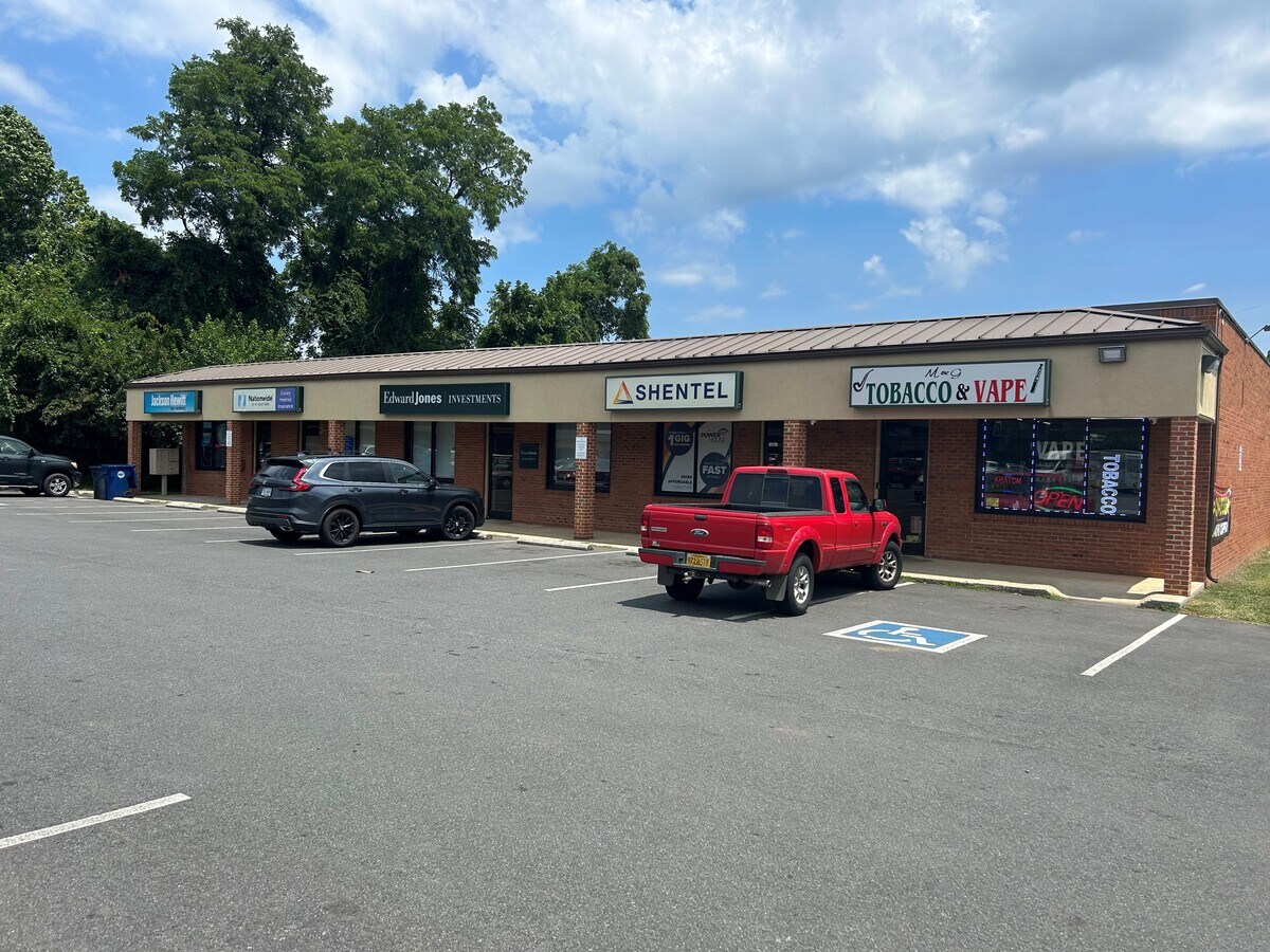 1525 Longwood Ave, Bedford, VA 24523 Office/Retail for Lease