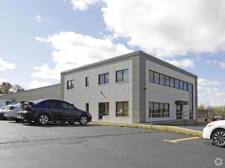 625 Wabanaki Dr, Kitchener, ON for lease - Primary Photo - Image 1 of 4