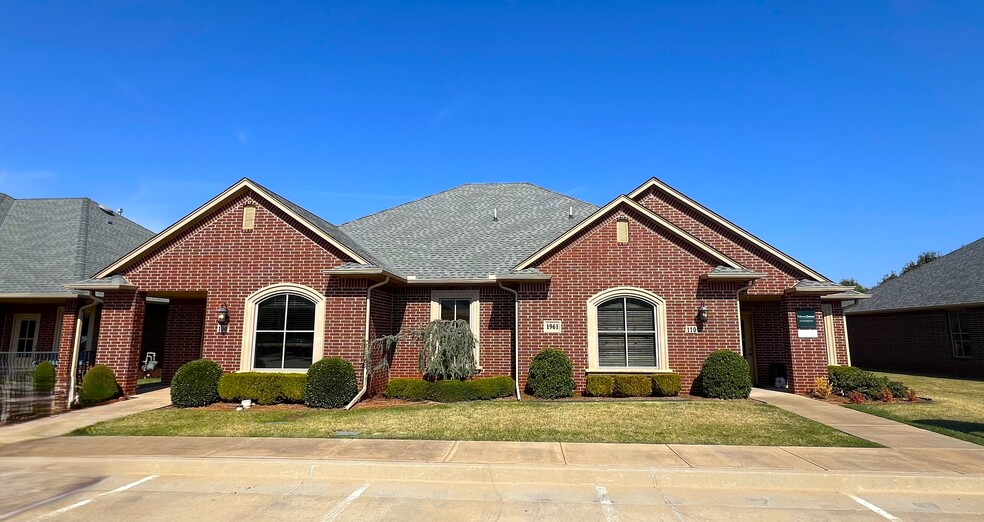 1961 W 33rd St, Edmond, OK for sale - Building Photo - Image 1 of 1