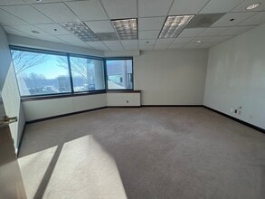2 Walnut Grove Dr, Horsham Township, PA for lease Building Photo- Image 1 of 1