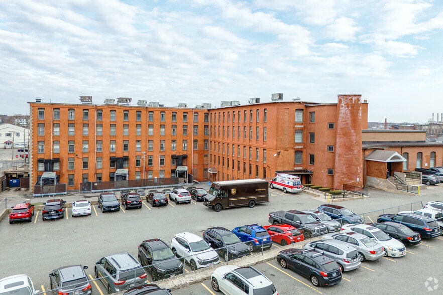 1565-1567 N Main St, Fall River, MA for lease - Building Photo - Image 3 of 5