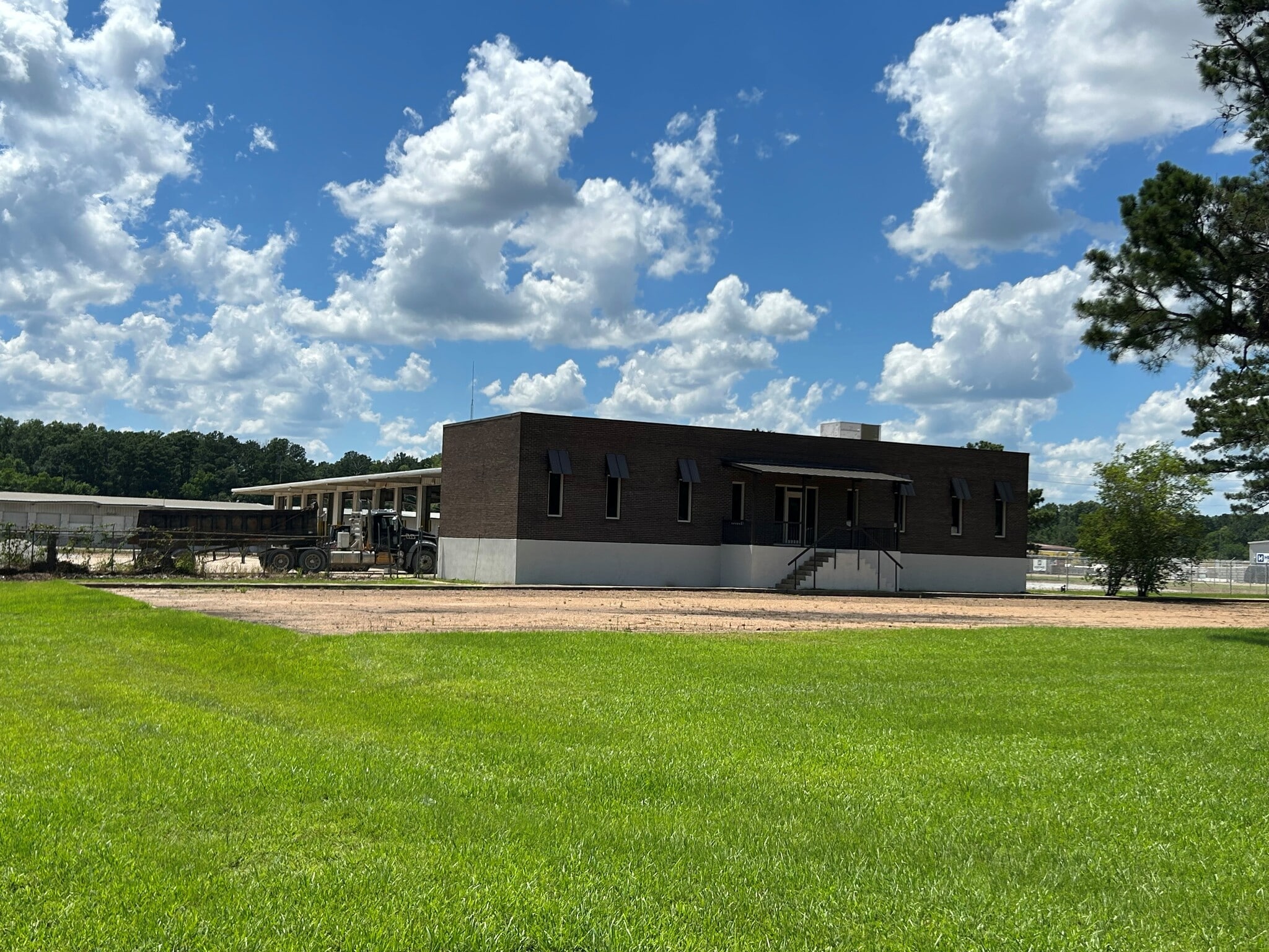 400 Childre Rd, Pearl, MS for lease Building Photo- Image 1 of 11