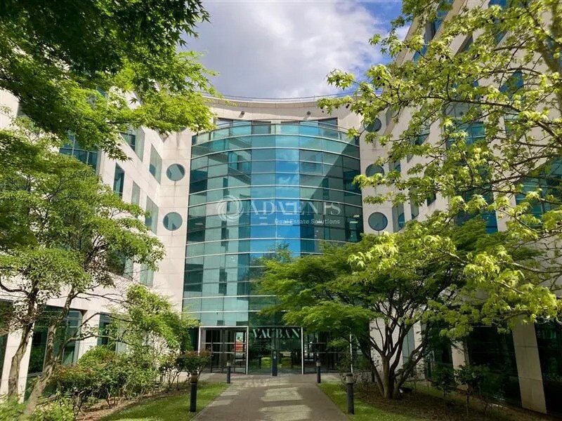 Office in Vélizy-Villacoublay for lease Building Photo- Image 1 of 6