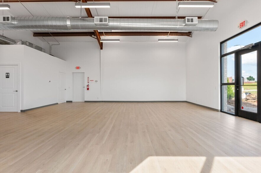 1081 W 121st St S, Jenks, OK for lease - Interior Photo - Image 3 of 6