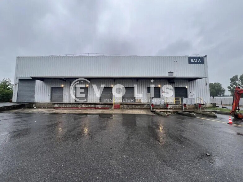 Industrial in Sucy-en-Brie for lease - Building Photo - Image 1 of 1