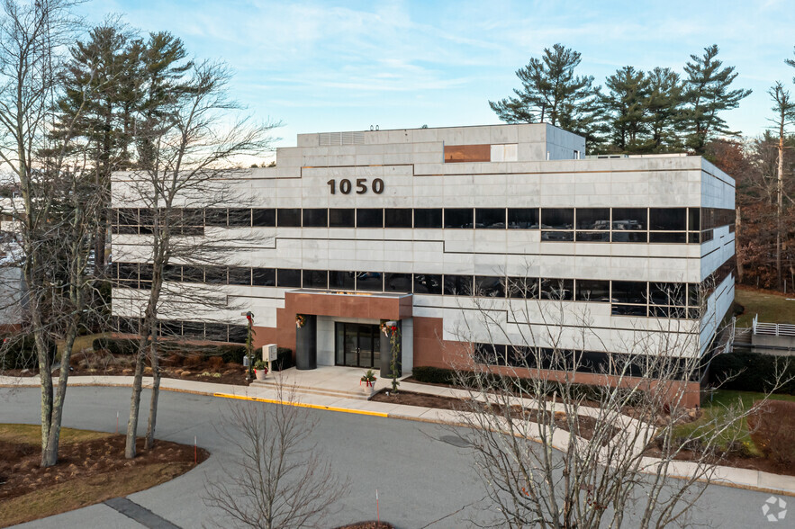 1050 Hingham St, Rockland, MA for lease - Primary Photo - Image 1 of 7