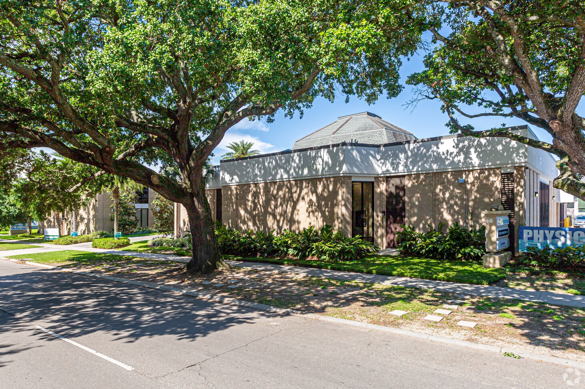 7030 Canal Blvd, New Orleans, LA for lease Primary Photo- Image 1 of 5