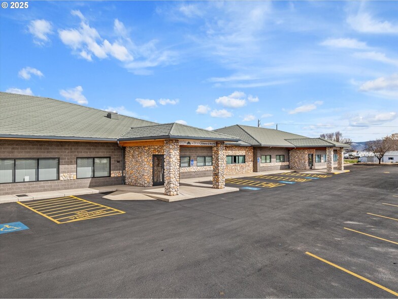 2519 Cove Ave, La Grande, OR for sale - Building Photo - Image 2 of 20