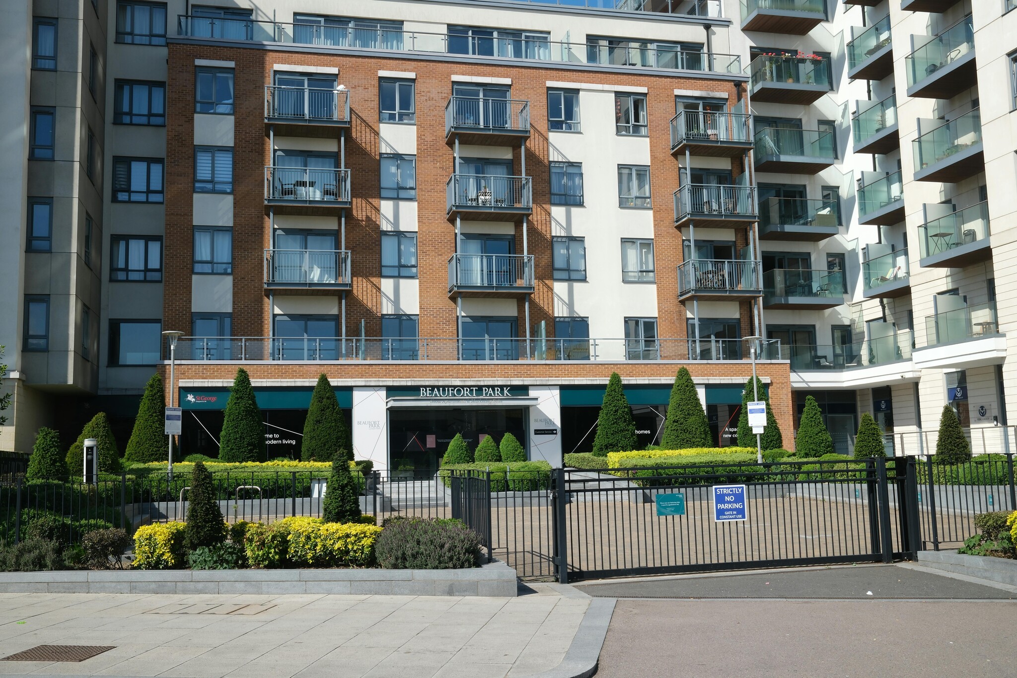 Aerodrome Rd, London for lease Building Photo- Image 1 of 12