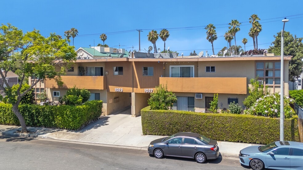 1023-1027 N Sierra Bonita Ave, West Hollywood, CA for sale - Building Photo - Image 1 of 5