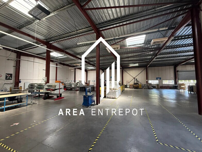 Industrial in Marseille for lease - Interior Photo - Image 2 of 4