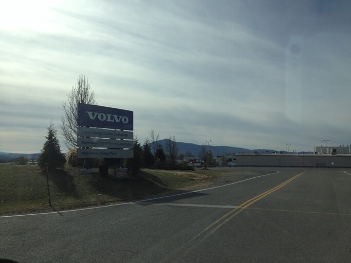 4765 Newbern Rd, Pulaski, VA 24301