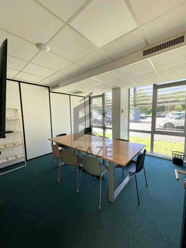 Office in Mérignac for lease Interior Photo- Image 1 of 6