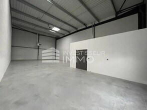 Flex in Savigny-le-Temple for lease Interior Photo- Image 1 of 4