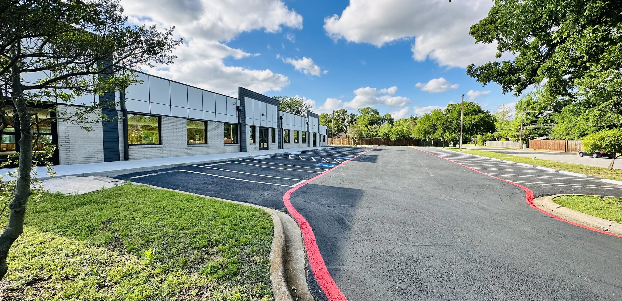 1901 W Irving Blvd, Irving, TX for lease Building Photo- Image 1 of 17