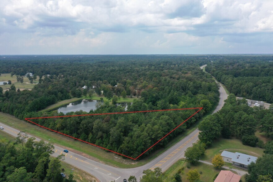 Seven Cove, Willis, TX for sale - Primary Photo - Image 1 of 1