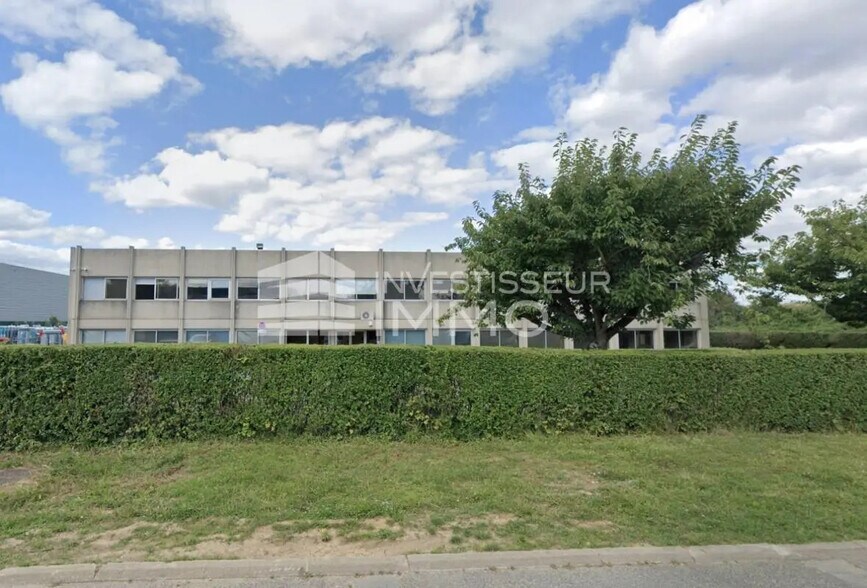 Industrial in Buc for lease - Building Photo - Image 2 of 3