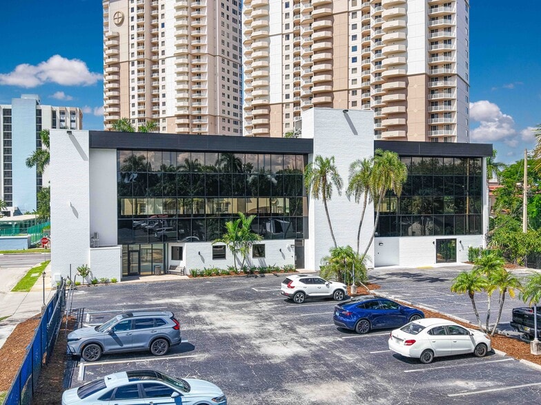 2075 W 1st St, Fort Myers, FL for lease - Building Photo - Image 2 of 16