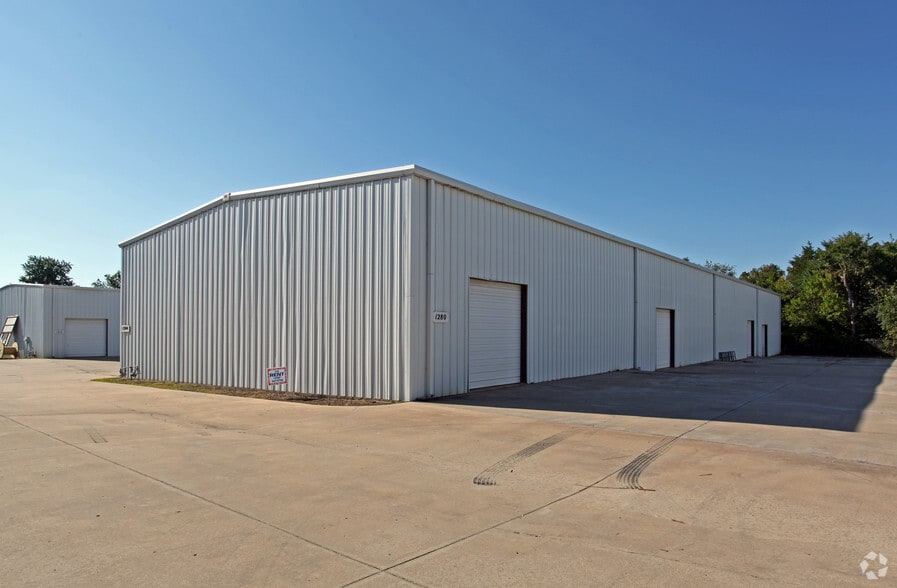 1280 W Sunchase Ct, Fayetteville, AR for lease - Building Photo - Image 2 of 9