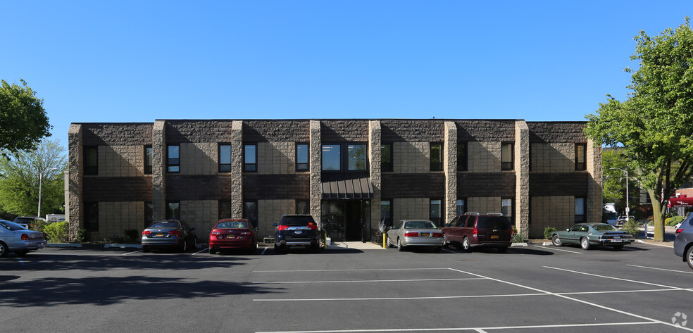 143 N Long Beach Rd, Rockville Centre, NY for lease - Primary Photo - Image 1 of 12