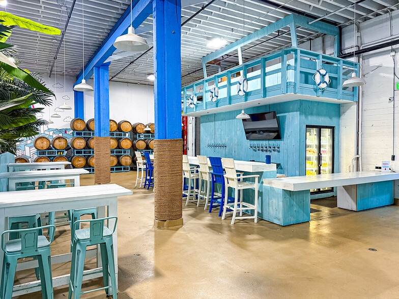 1700 Naud St, Los Angeles, CA for lease - Interior Photo - Image 1 of 7