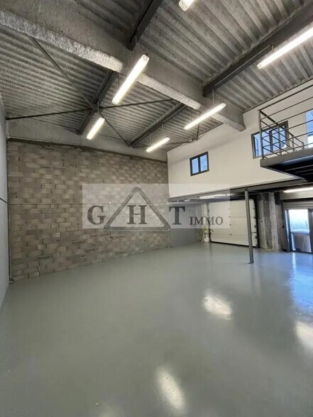 Industrial in Villeneuve-la-Garenne for lease - Interior Photo - Image 3 of 5
