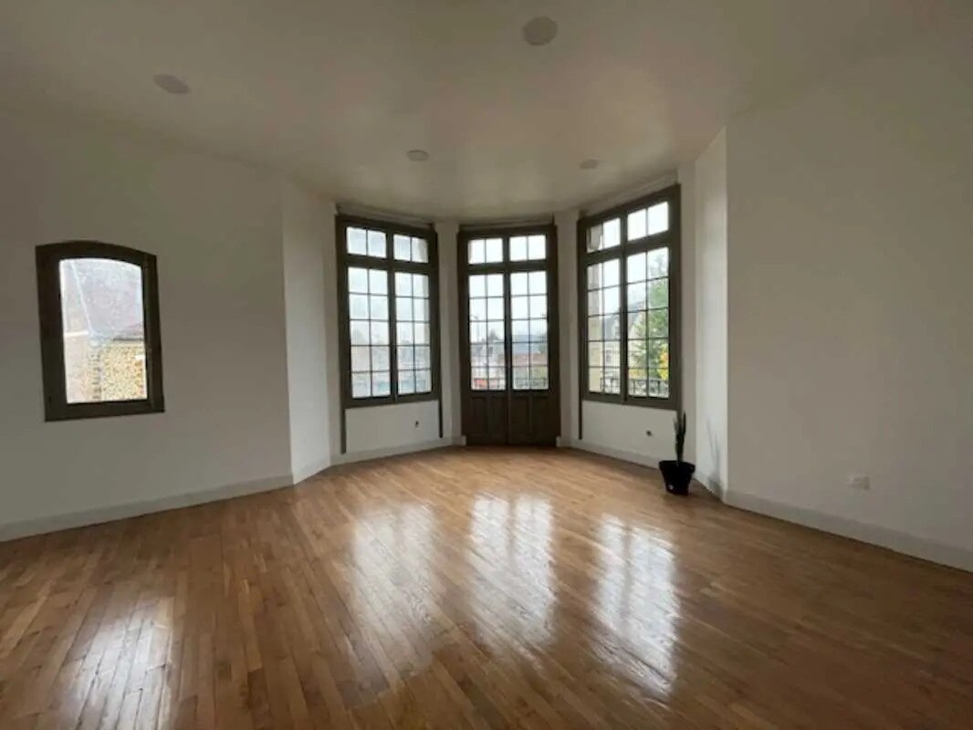 Office in Soissons for lease Building Photo- Image 1 of 6