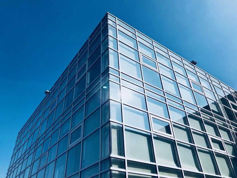 Office in Compiègne for lease - Building Photo - Image 2 of 9