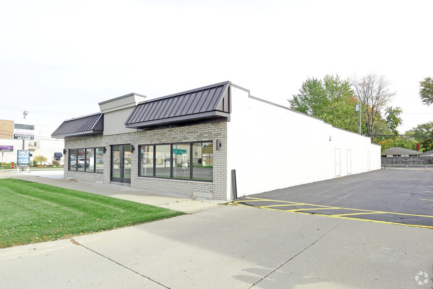 29350 Harper Ave, Saint Clair Shores, MI for sale - Building Photo - Image 3 of 6