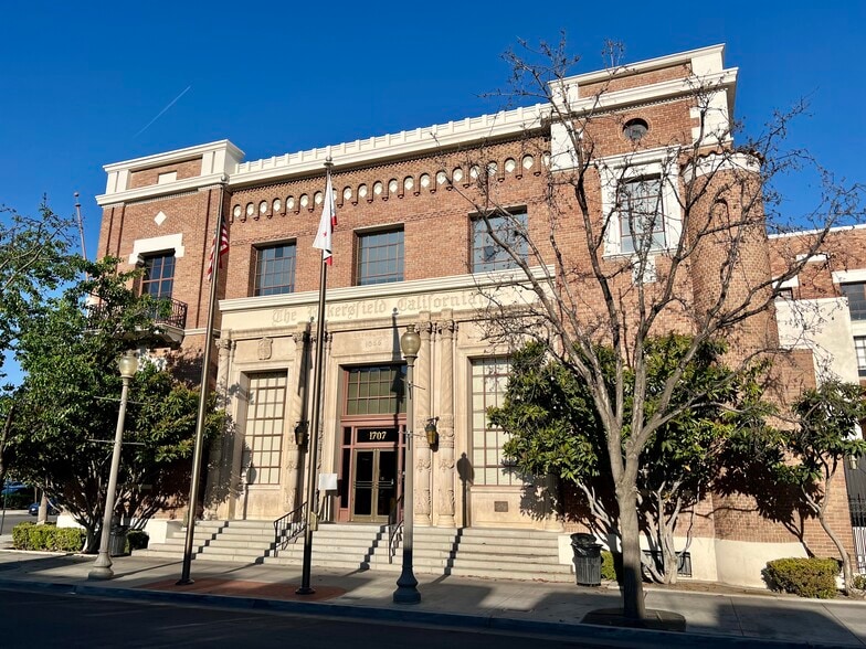 1707 Eye St, Bakersfield, CA for lease - Building Photo - Image 3 of 17