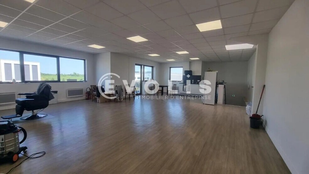 Flex in Bailly-Romainvilliers for lease - Interior Photo - Image 3 of 7