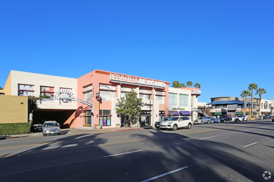 17401-17405 Ventura Blvd, Encino, CA for lease - Primary Photo - Image 1 of 24