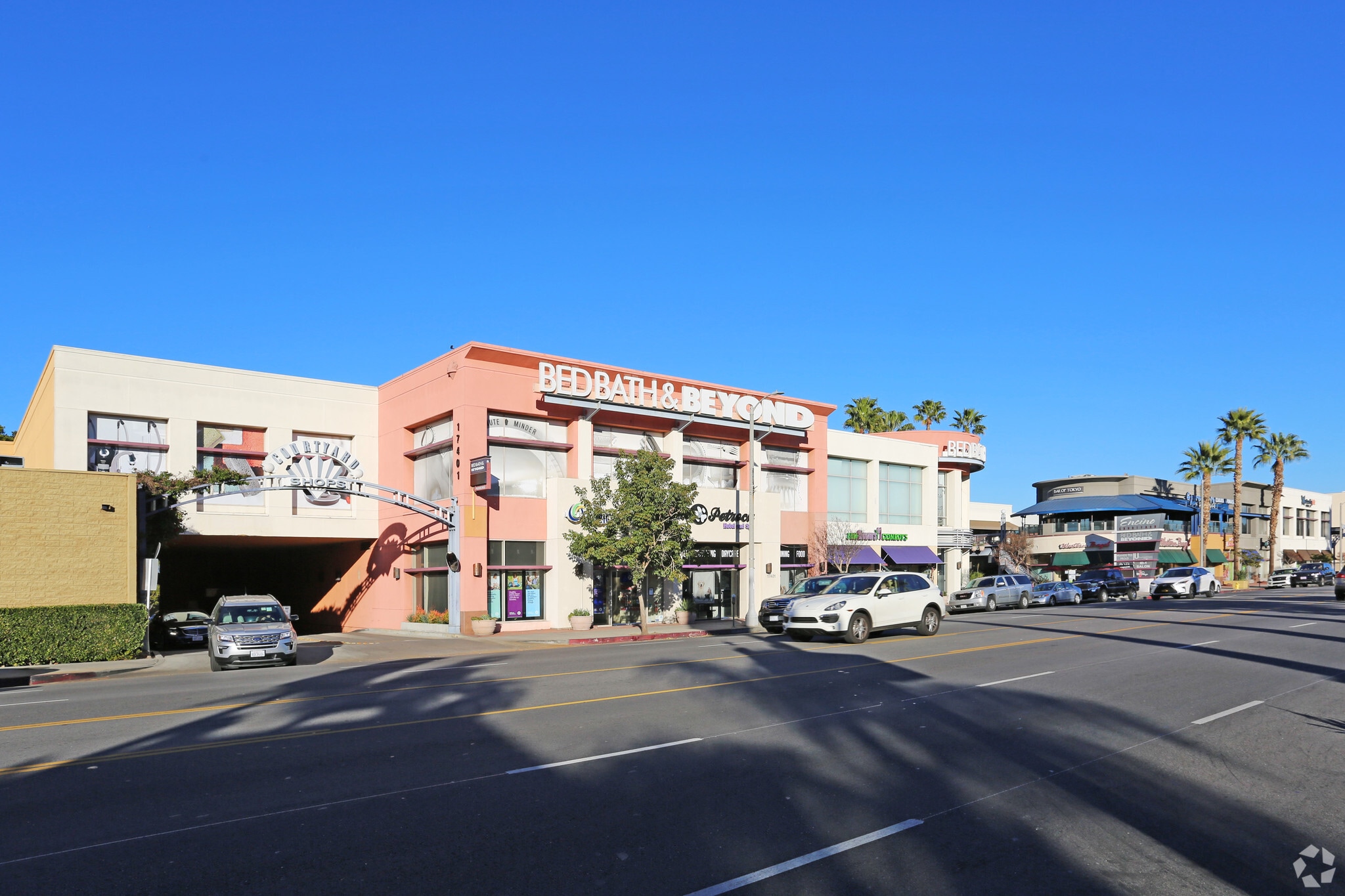 17401-17405 Ventura Blvd, Encino, CA for lease Primary Photo- Image 1 of 25