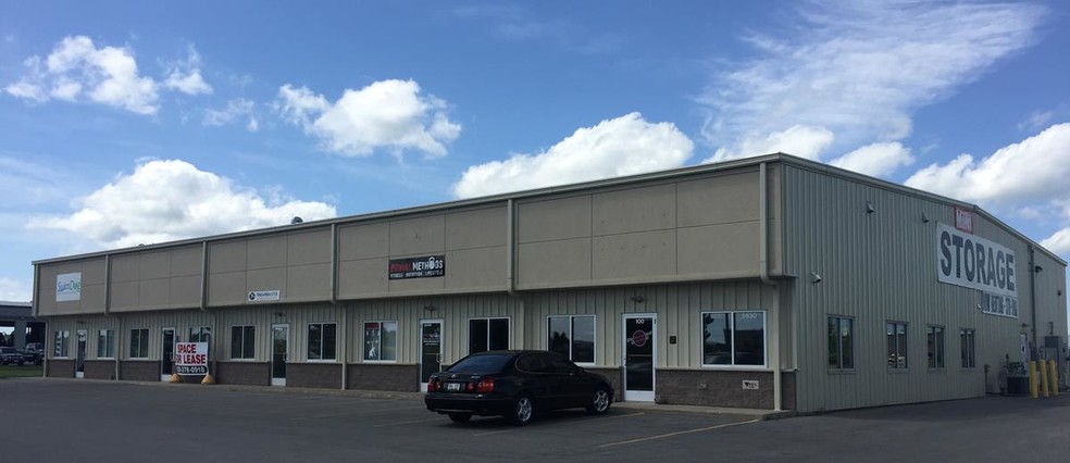 5530 W Neubert Rd, Grand Chute, WI for sale - Building Photo - Image 1 of 1