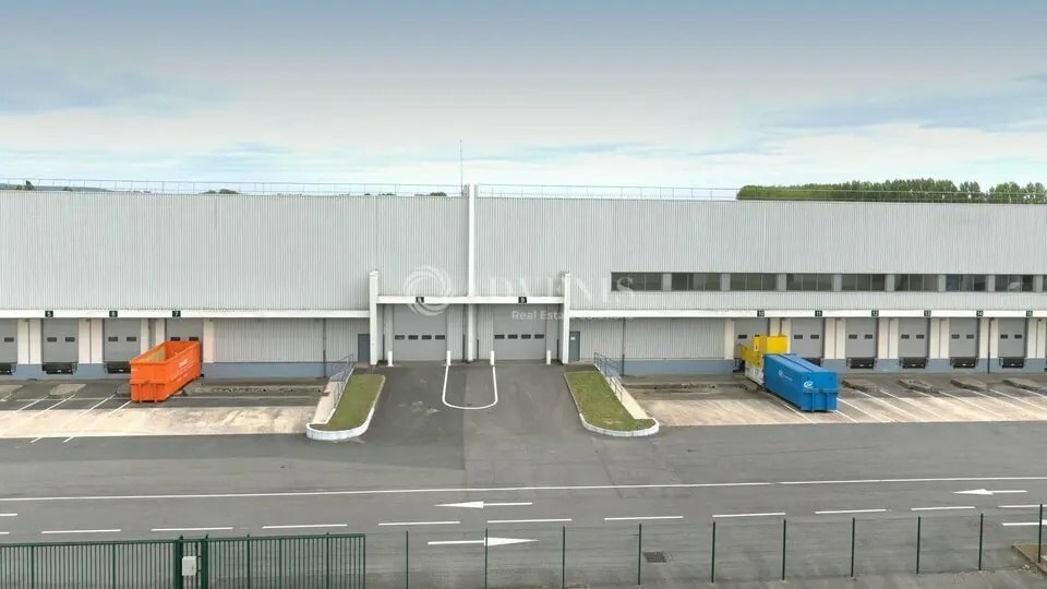 Industrial in Compans for lease - Building Photo - Image 1 of 9