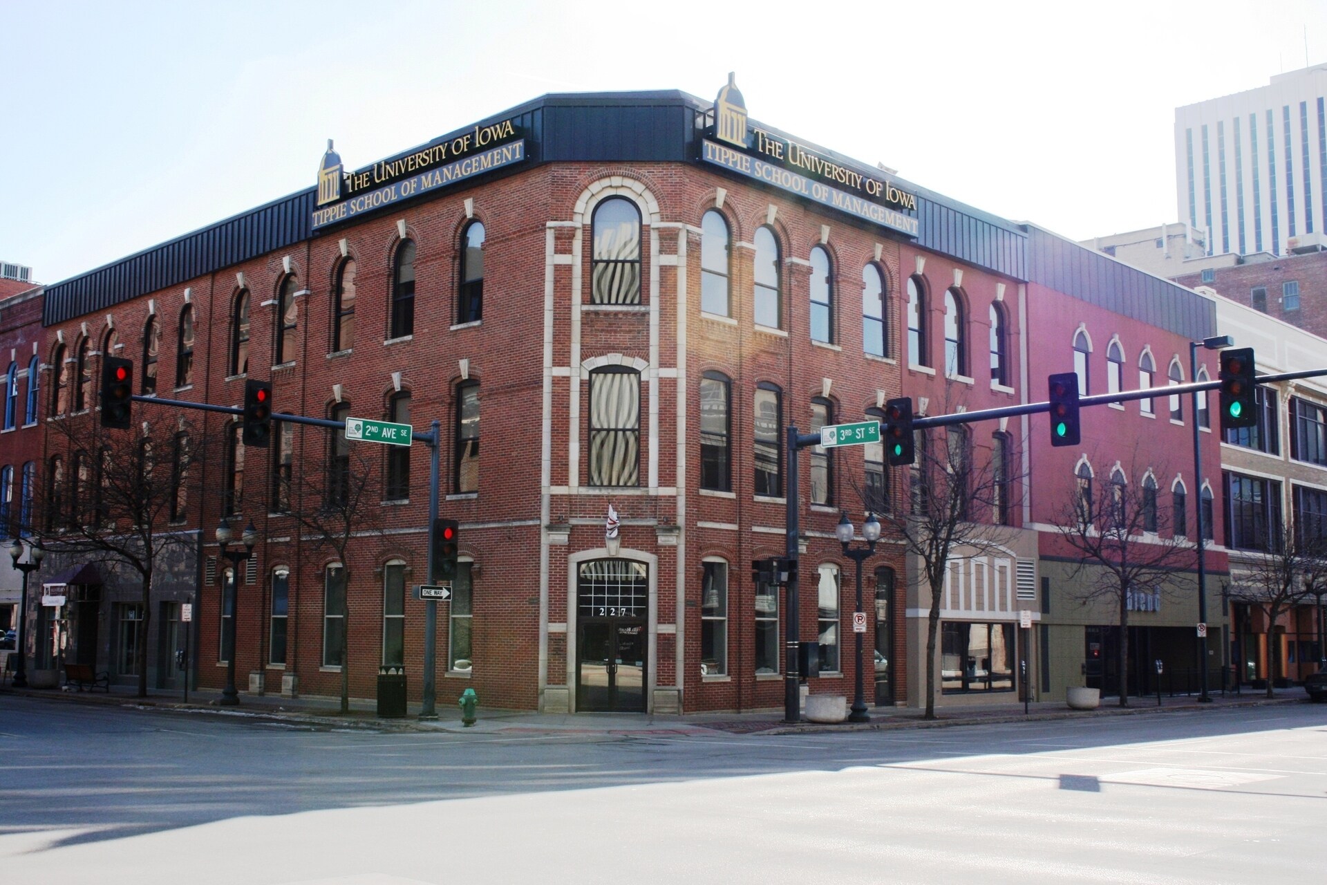 209 2nd Ave SE, Cedar Rapids, IA for sale Primary Photo- Image 1 of 1