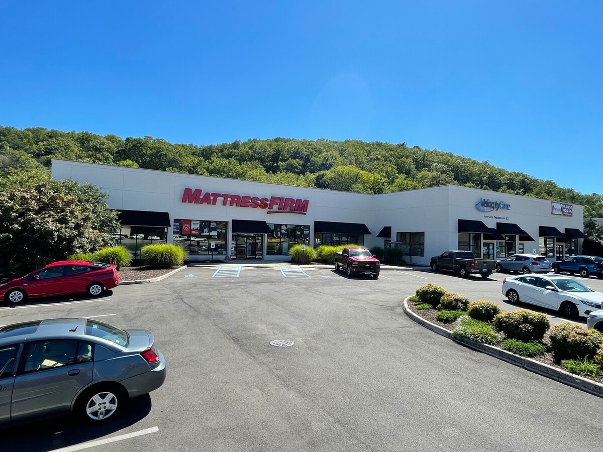 4035 Electric Rd, Roanoke, VA 24018