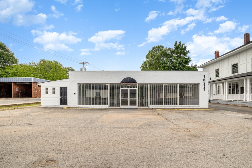 1911 E Ozark Ave, Gastonia, NC for sale - Building Photo - Image 2 of 11