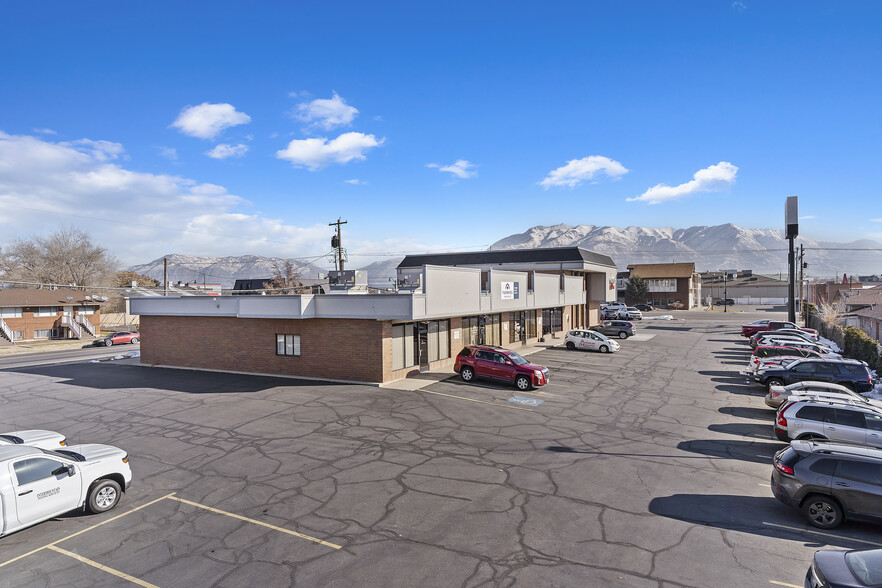 Key Bank Roy Retail Complex portfolio of 3 properties for sale on LoopNet.com - Building Photo - Image 3 of 12